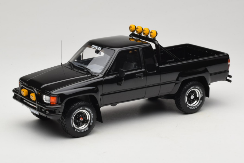 Toyota Hilux N60 SR5 Pickup Preto Otto 1:18 OT481B Resina
