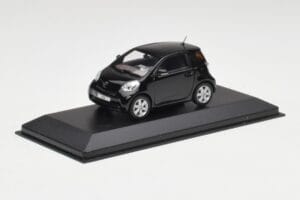 Toyota iQ Preto Mica Minichamps 1:43 403166803 Metal - imagem 2 de 4