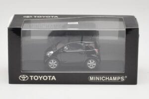 Toyota iQ Preto Mica Minichamps 1:43 403166803 Metal - imagem 4 de 4