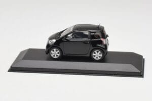 Toyota iQ Preto Mica Minichamps 1:43 403166803 Metal