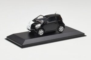 Toyota iQ Preto & Branco Geneva Motor Show 2009 Minichamps 1:43 400166801 Metal - imagem 2 de 4