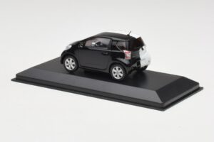 Toyota iQ Preto & Branco Geneva Motor Show 2009 Minichamps 1:43 400166801 Metal - imagem 3 de 4