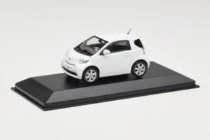 Toyota iQ Branco Minichamps 1:43 TOYOTA009 Metal - imagem 2 de 4