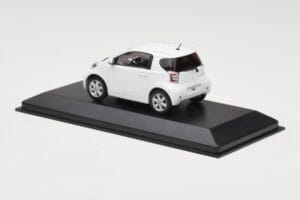 Toyota iQ Branco Minichamps 1:43 TOYOTA009 Metal - imagem 3 de 4