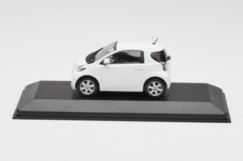 Toyota iQ Branco Minichamps 1:43 TOYOTA009 Metal
