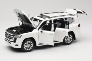Toyota Land Cruiser J300 ZX Branco LCD 1:18 LCD18013-ZX-WH Metal - imagem 2 de 8
