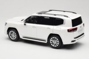 Toyota Land Cruiser J300 ZX Branco LCD 1:18 LCD18013-ZX-WH Metal - imagem 7 de 8