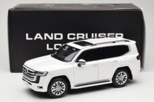 Toyota Land Cruiser J300 ZX Branco LCD 1:18 LCD18013-ZX-WH Metal - imagem 8 de 8