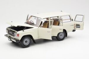 Toyota Land Cruiser J60 Branco Kyosho 1:18 08956W Metal - imagem 2 de 8