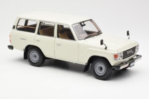 Toyota Land Cruiser J60 Branco Kyosho 1:18 08956W Metal - imagem 6 de 8