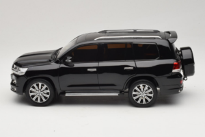 Toyota Land Cruiser LC200 Preto Kengfai 1:18 KF024-13 Metal - imagem 4 de 8