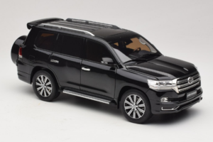 Toyota Land Cruiser LC200 Preto Kengfai 1:18 KF024-13 Metal - imagem 6 de 8