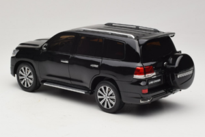 Toyota Land Cruiser LC200 Preto Kengfai 1:18 KF024-13 Metal - imagem 7 de 8
