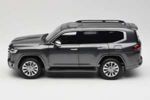 Toyota Land Cruiser LC300 ZX Cinzento LCD 1:18 LCD18013-ZX-GR Metal - imagem 4 de 8