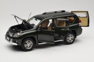 Toyota Land Cruiser Prado J150 Verde Paudi Model 1:18 623132-GR Metal - imagem 2 de 8