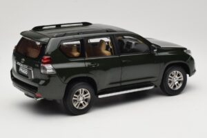 Toyota Land Cruiser Prado J150 Verde Paudi Model 1:18 623132-GR Metal - imagem 3 de 8