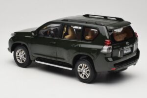 Toyota Land Cruiser Prado J150 Verde Paudi Model 1:18 623132-GR Metal - imagem 7 de 8