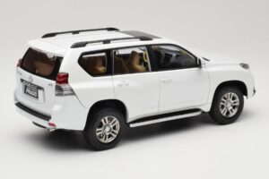 Toyota Land Cruiser Prado J150 Branco Paudi Model 1:18 623132-WH Metal - imagem 3 de 8