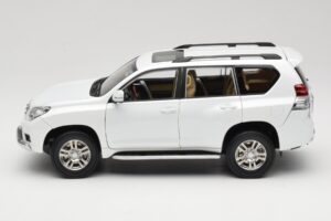 Toyota Land Cruiser Prado J150 Branco Paudi Model 1:18 623132-WH Metal - imagem 4 de 8