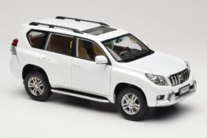 Toyota Land Cruiser Prado J150 Branco Paudi Model 1:18 623132-WH Metal - imagem 6 de 8