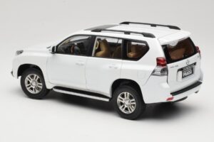Toyota Land Cruiser Prado J150 Branco Paudi Model 1:18 623132-WH Metal - imagem 7 de 8