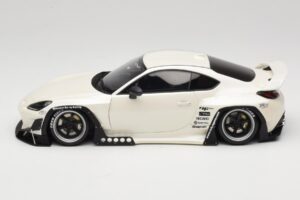 Toyota Pandem GR86 ZN8 Crystal White GT Spirit 1:18 GT498 Resina - imagem 3 de 6