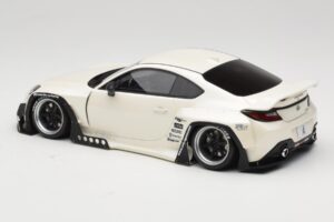 Toyota Pandem GR86 ZN8 Crystal White GT Spirit 1:18 GT498 Resina - imagem 5 de 6