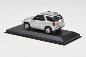 Toyota RAV4 XA20 Prateado Interior Claro Minichamps 1:43 31434205 Metal - imagem 3 de 4