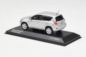 Toyota RAV4 XA30 Prata Minichamps 1:43 400166570 Metal - imagem 3 de 4