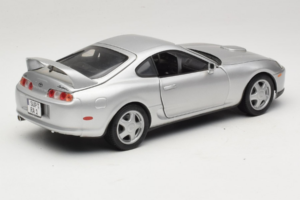 Toyota Supra A80 Prata Kyosho 1:18 08847 Metal - imagem 3 de 8