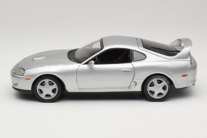 Toyota Supra A80 Prata Kyosho 1:18 08847 Metal - imagem 4 de 8