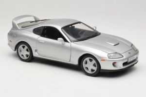 Toyota Supra A80 Prata Kyosho 1:18 08847 Metal - imagem 6 de 8