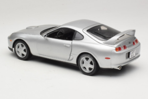 Toyota Supra A80 Prata Kyosho 1:18 08847 Metal - imagem 7 de 8