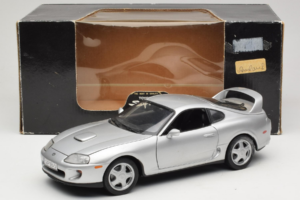 Toyota Supra A80 Prata Kyosho 1:18 08847 Metal - imagem 8 de 8