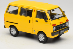 Toyota TJ110 Tianjin Huali Amarelo OEM 1:18 TOYOTA014 Metal - imagem 6 de 8