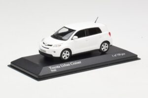 Toyota Urban Cruiser Branco Minichamps 1:43 400166960 Metal - imagem 3 de 3