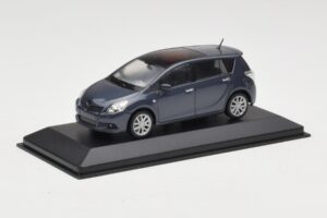 Toyota Verso Grey Metallic Minichamps 1:43 TOYOTA011 Metal - imagem 2 de 4
