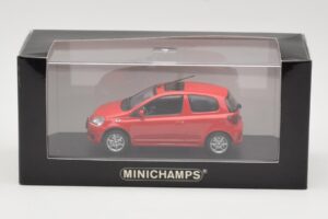 Toyota Yaris TS Vermelho Minichamps 1:43 430166062 Metal - imagem 4 de 4