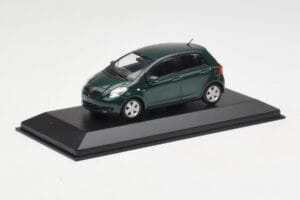 Toyota Yaris XP10 Oxford Green Minichamps 1:43 400166501 Metal - imagem 2 de 4
