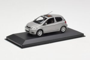 Toyota Yaris XP10 TS Cinzento Minichamps 1:43 TOYOTA007 Metal - imagem 3 de 3
