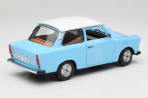 Trabant 601 Deluxe Azul Branco Sun Star 1:18 4286 Metal - imagem 2 de 6
