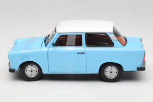 Trabant 601 Deluxe Azul Branco Sun Star 1:18 4286 Metal - imagem 3 de 6
