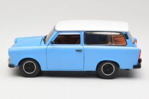 Trabant 601 Familiar Azul Sun Star 1:18 4272 Metal - imagem 4 de 8