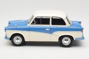 Trabant P50 Azul Claro Creme BoS Models 1:18 BOS035 Resina - imagem 3 de 6