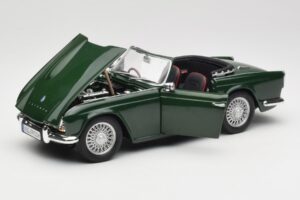 Triumph TR4 British Racing Green Revell 1:18 08827-T1 Metal - imagem 2 de 8