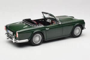 Triumph TR4 British Racing Green Revell 1:18 08827-T1 Metal - imagem 3 de 8