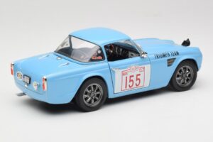 Triumph TR4 Rally Car Revell 1:18 8773 Metal - imagem 3 de 8