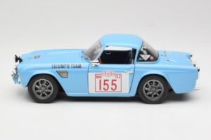 Triumph TR4 Rally Car Revell 1:18 8773 Metal - imagem 4 de 8