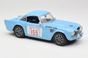 Triumph TR4 Rally Car Revell 1:18 8773 Metal - imagem 6 de 8