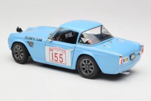 Triumph TR4 Rally Car Revell 1:18 8773 Metal - imagem 7 de 8